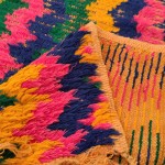 04075-Long rug with thunderbolt pattern-det2
