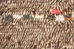 06061-Black and white rug with woven charms-det5