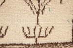 06057-Rug with directional motifs-det1