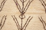 06057-Rug with directional motifs-det2