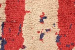 06077-Rug with two red totems-det2